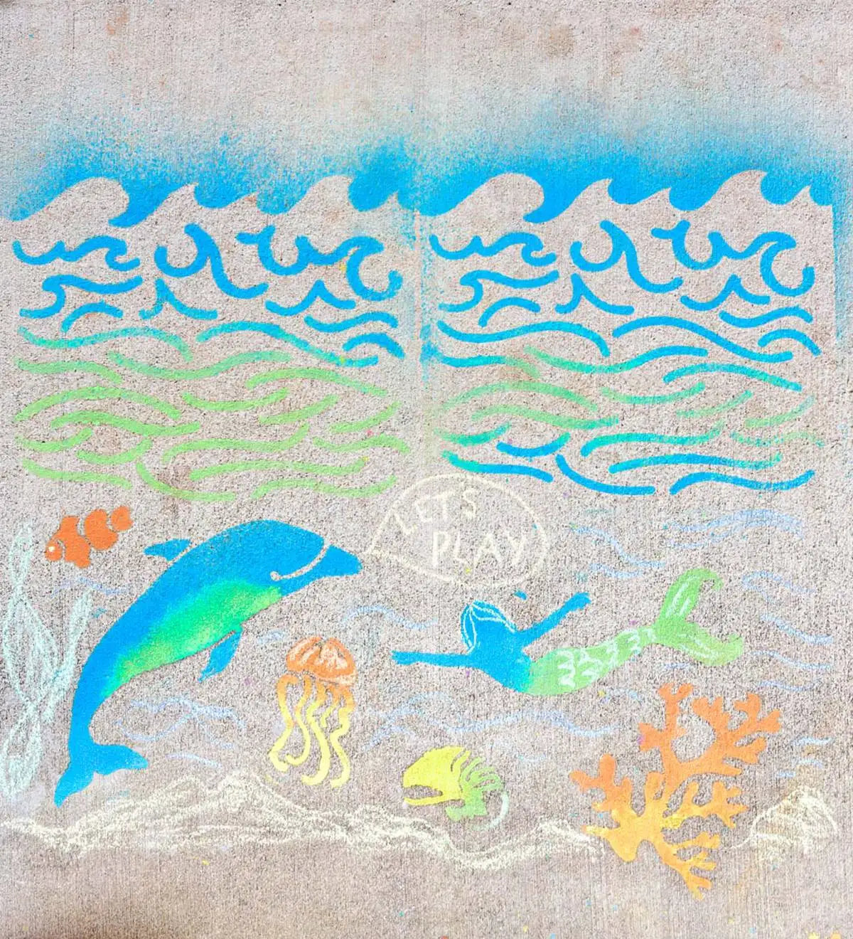 chalkscapes-by-hearthsong-ensemble-art-craie-pochoirs-trottoir-sous-la-mer-sidewalk-stencil-chalk-art-kit-under-sea-3