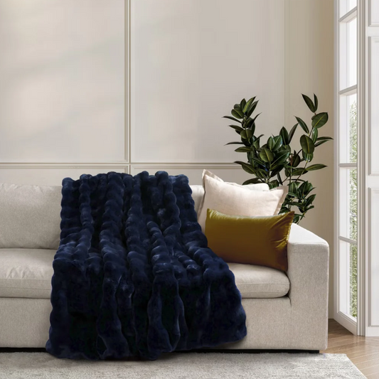 HOUSE & HOME PAR LYNDA REEVES – Jeté de Luxe en Similifourrure Marine | HOUSE & HOME PAR LYNDA REEVES navy Luxury Faux Fur Throw