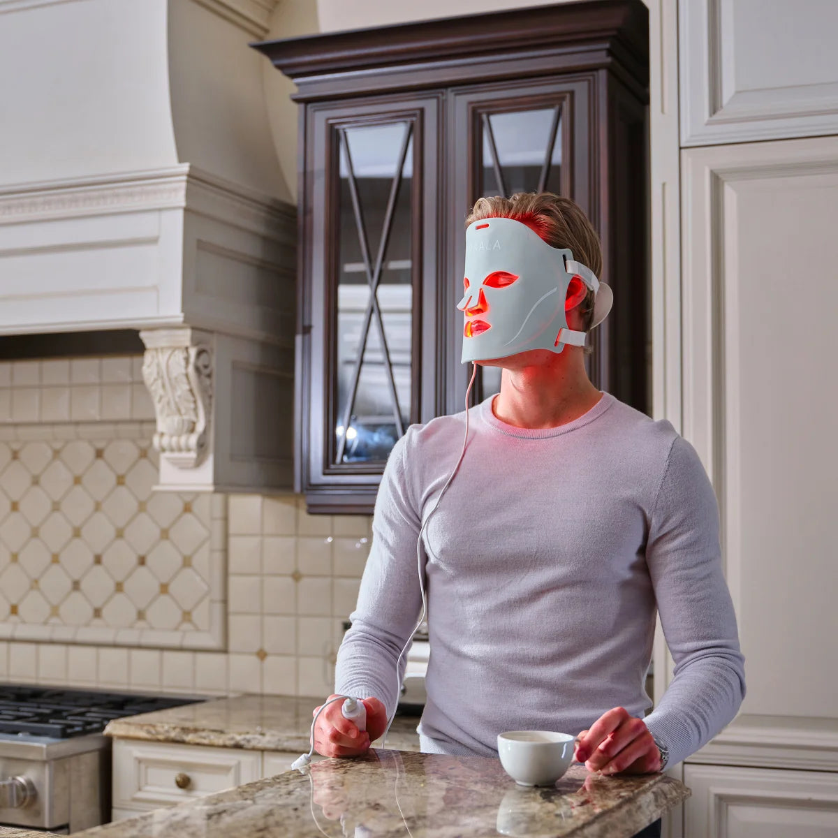 KALA - Masque à Lumière Rouge-red-liht-face-mask-costco-1829771-01-5