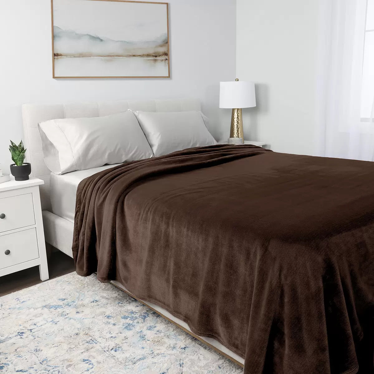 KIRKLAND - Couverture Douce Signature-plush-blanket-brown-brun-costco-1725729-4