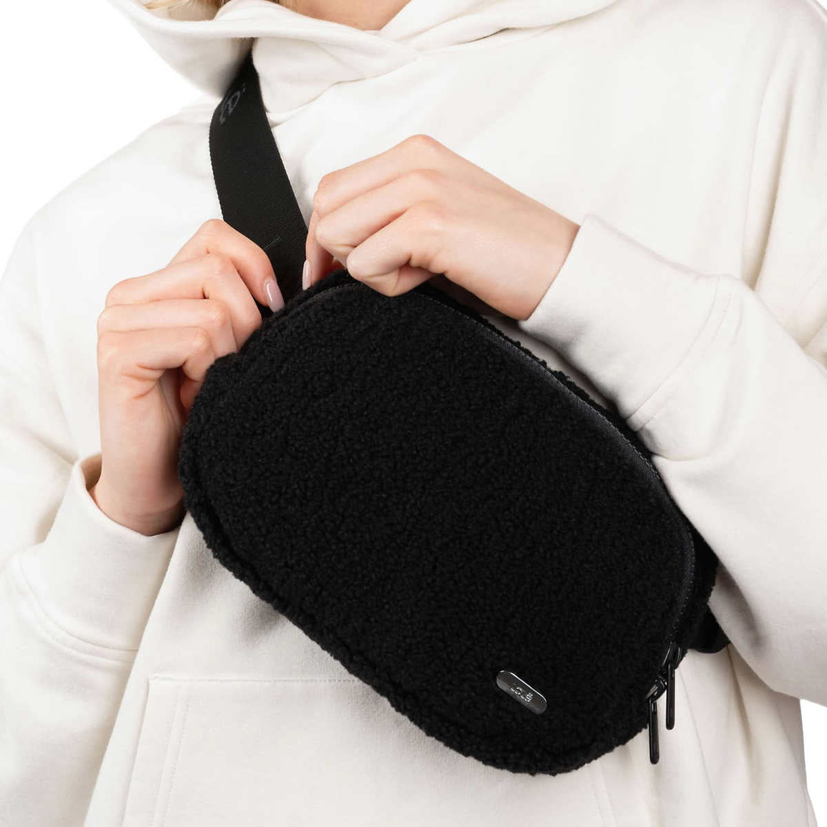 lolë-sac-taille-molleton-sherpa-belt-bag-4