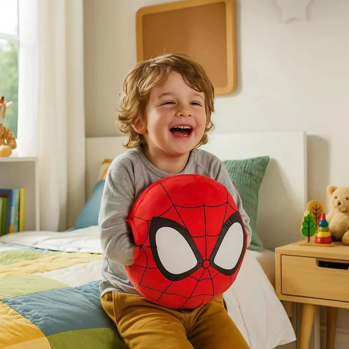 Disney Marvel Spider-Man – Peluche chauffe-mains rouge et bleue avec ouvertures latérales pour les mains | Disney Marvel Spider-Man – Red and blue hand-warming plush pillow with side openings for hands
