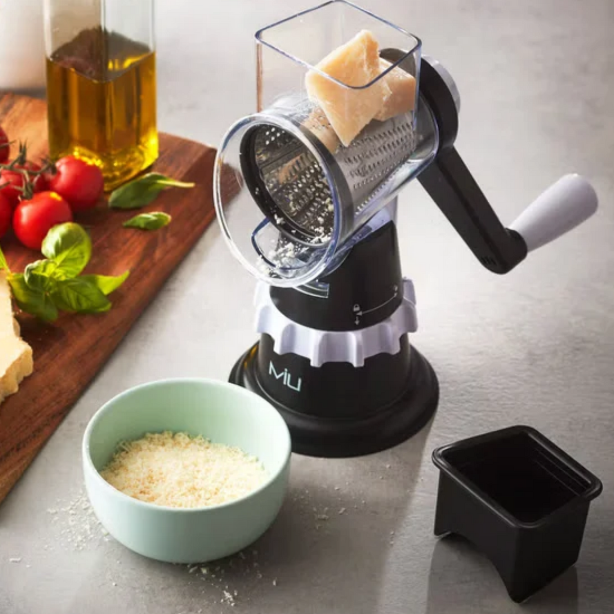 MIU – Râpe rotative avec 5 tambours interchangeables | Rotary food grater with 5 interchangeable drums