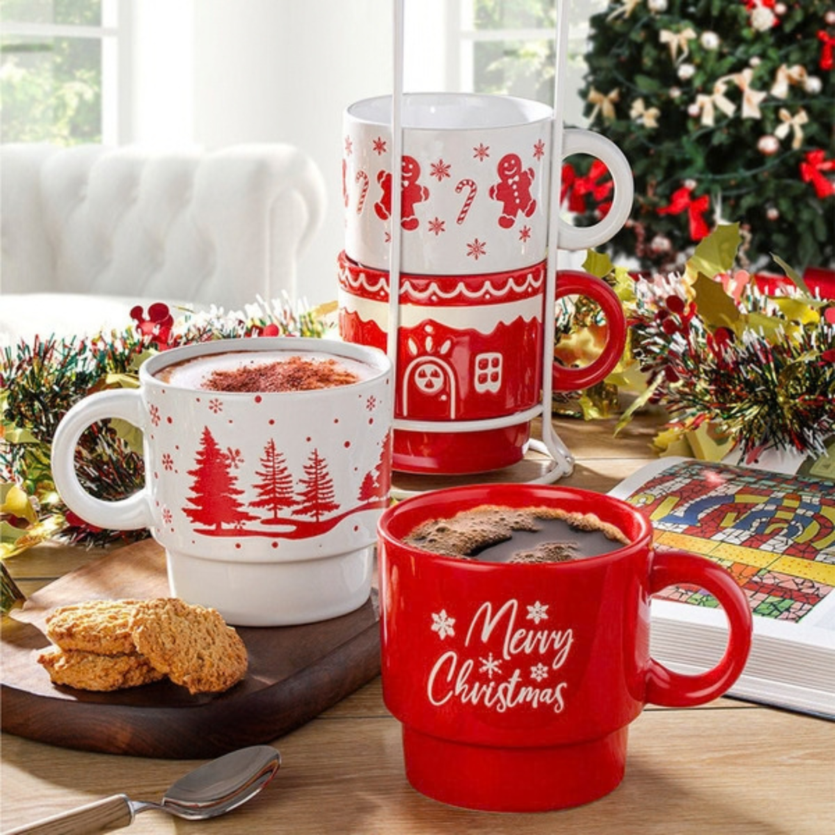 SIGNATURE HOUSEWARE - Ensemble de 4 Tasses avec Tour en Métal motif de Pain d'épice- SIGNATURE HOUSEWARE – 4-Piece Gingerbread-Pattern Mug Set with Metal Stand