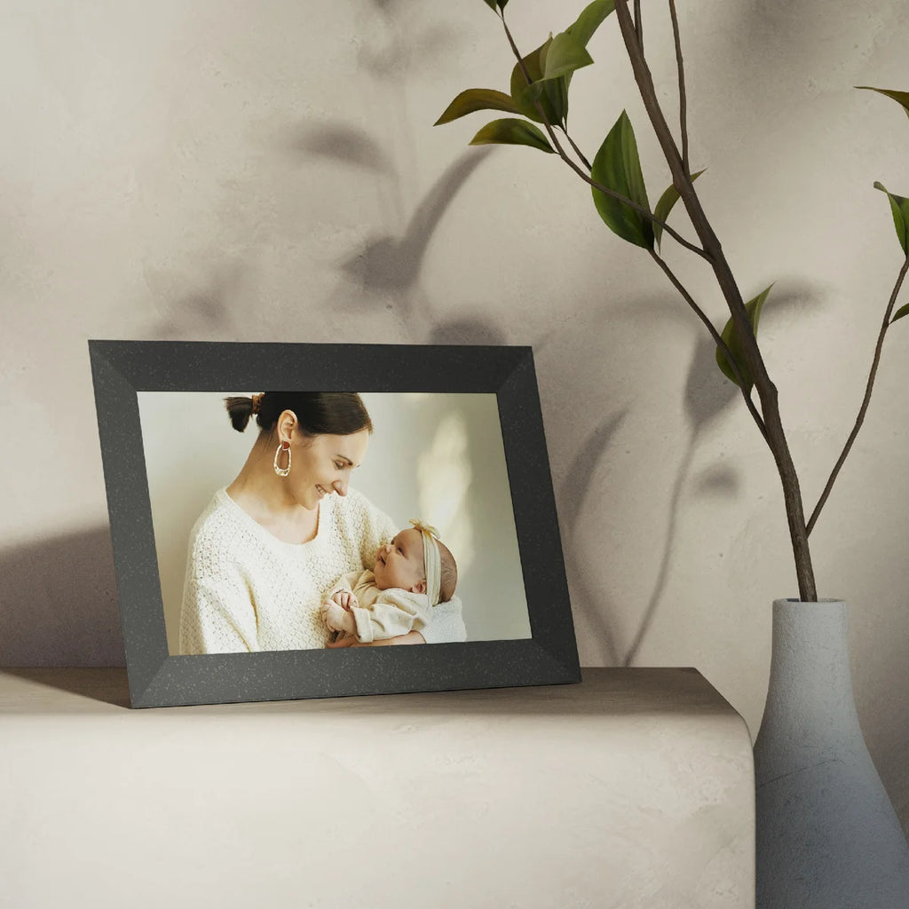 AURA-CADRE-PHOTO-NUMÉRIQUE-COLLECTION-PIERRE-STONE-DIGITAL-FRAME-COSTCO-4464230-GRIS-GREY-2464230-basalt-basalte