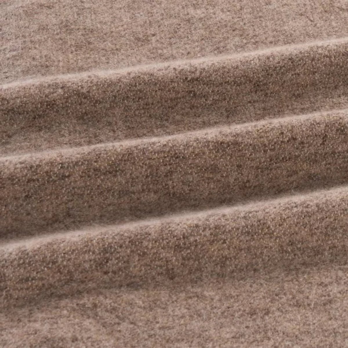 CHALET DÉCOR - Jeté tissé brun et beige | CHALET DÉCOR - brown and beige woven throw