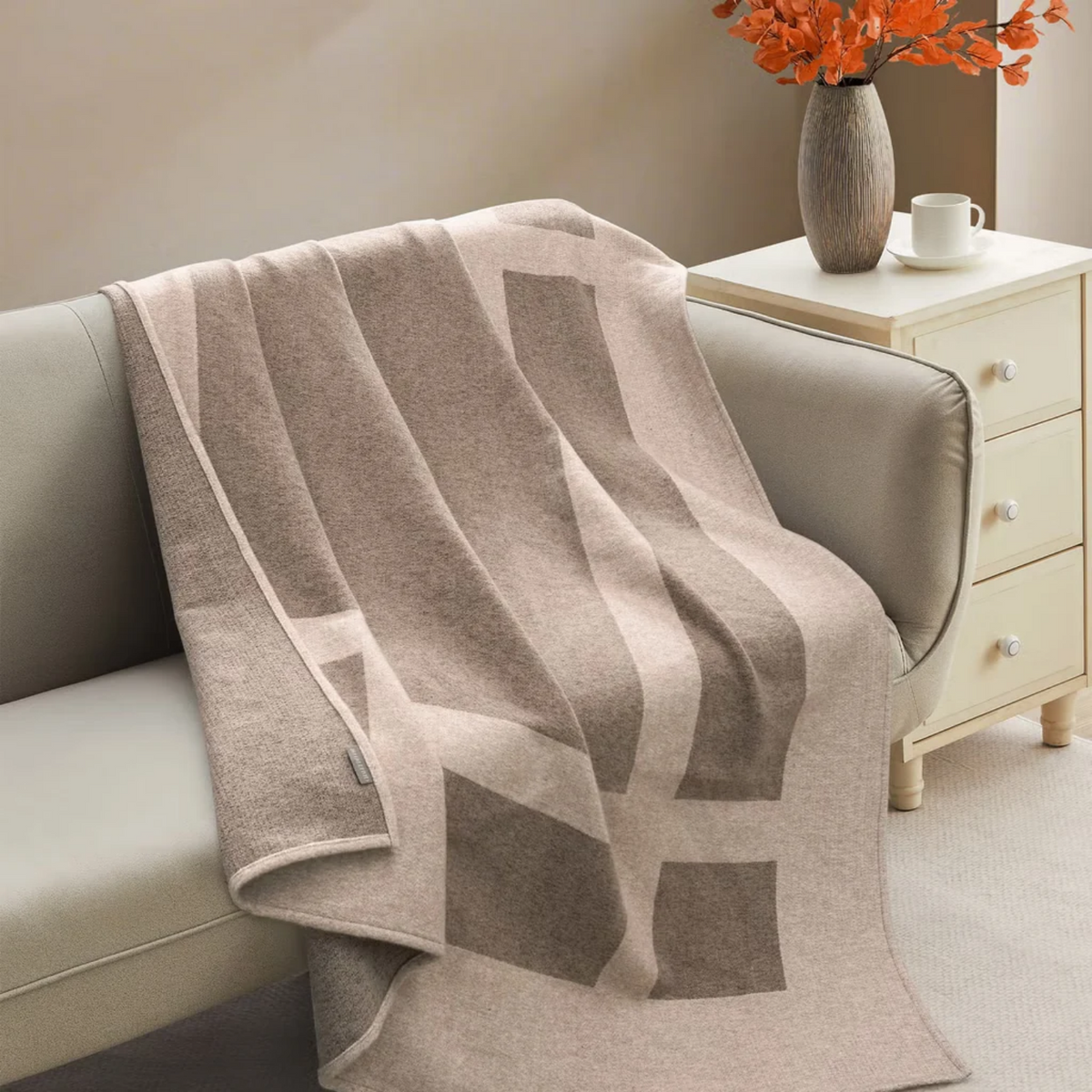 CHALET DÉCOR - Jeté tissé brun et beige | CHALET DÉCOR - brown and beige woven throw