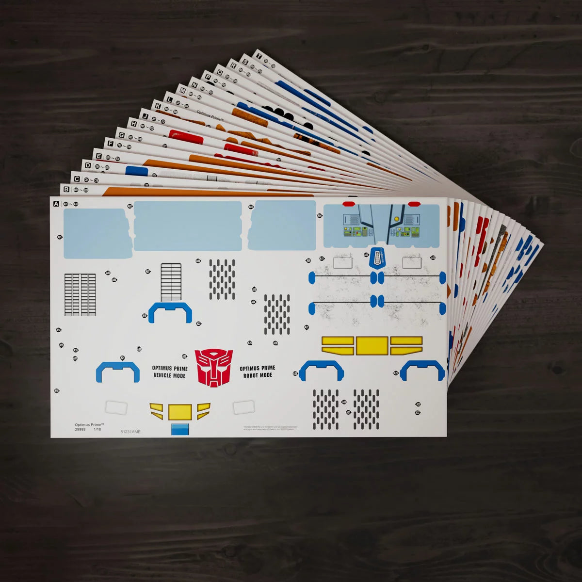 4D BUILD - Maquette-Puzzle 3D Optimus Prime Transformers-puzzle-model-kit-costco-1785136-8