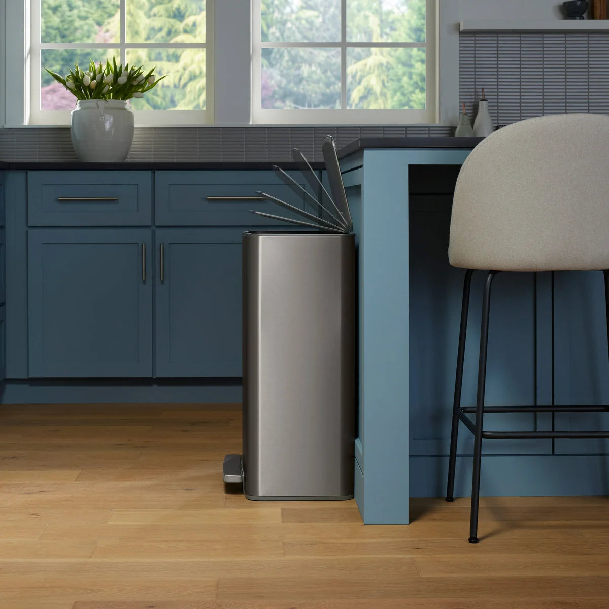 KOHLER - Poubelle en Acier Inoxydable avec Pédale de 47 L-stainlesssteel-step-trash-can-costco-1806294-8