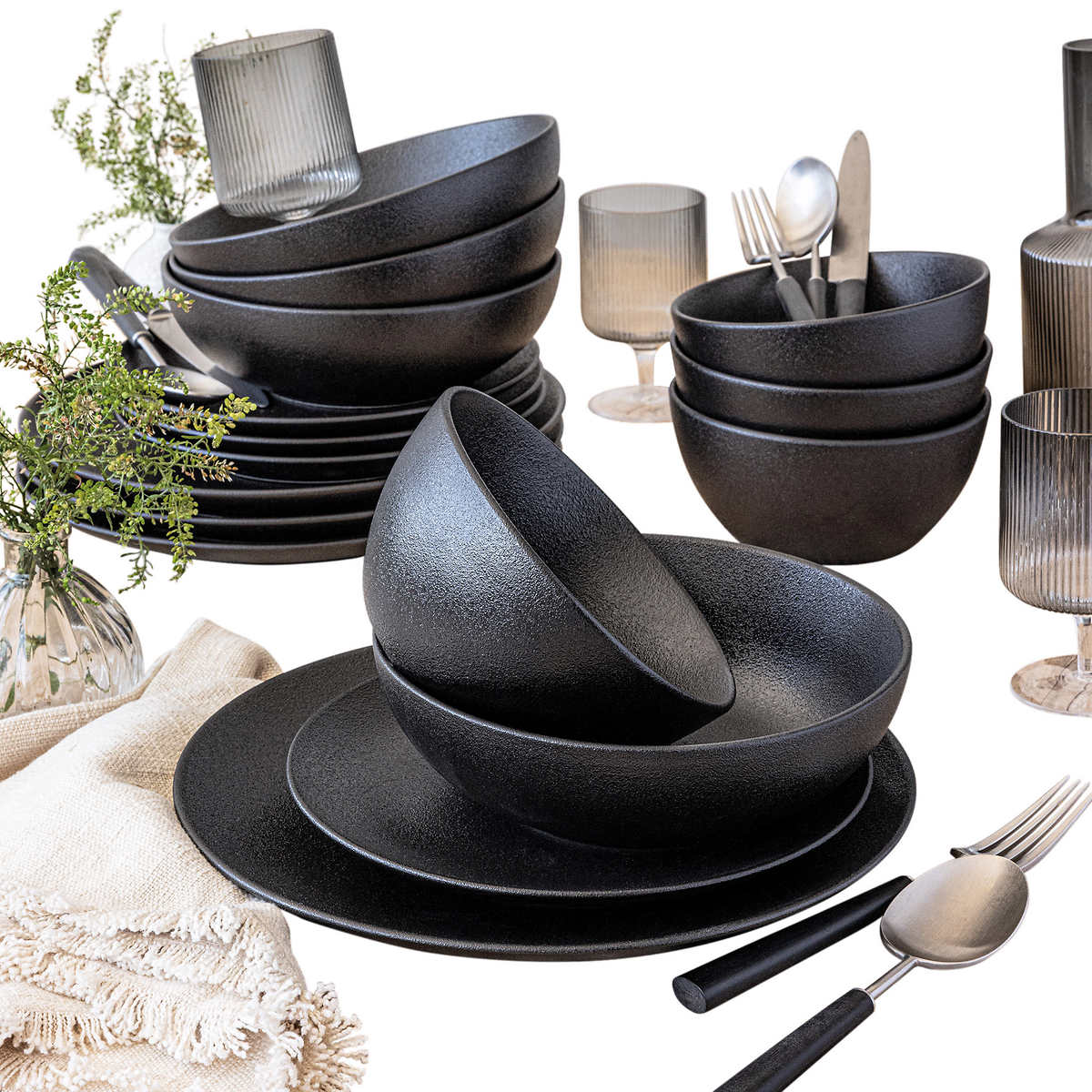 OVER AND BACK 16 Piece Faux Cast Iron Dinnerware Set