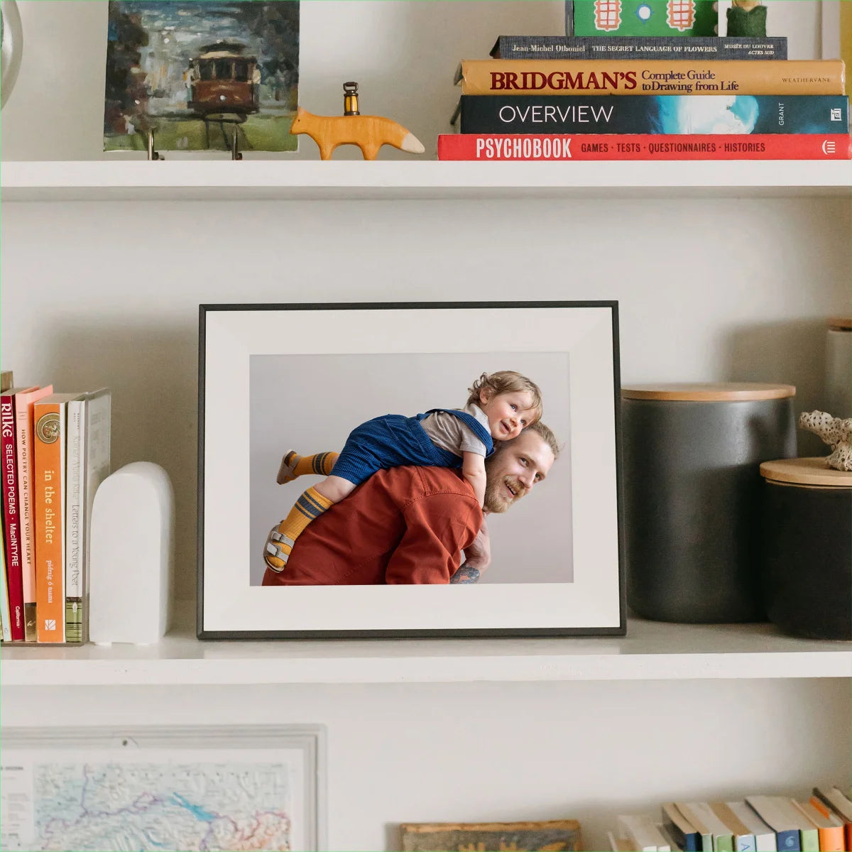 AURA - Cadre Numérique avec Écran Numérique de 11,8 po Astor-digital-frame-with-display-costco-5564230-7