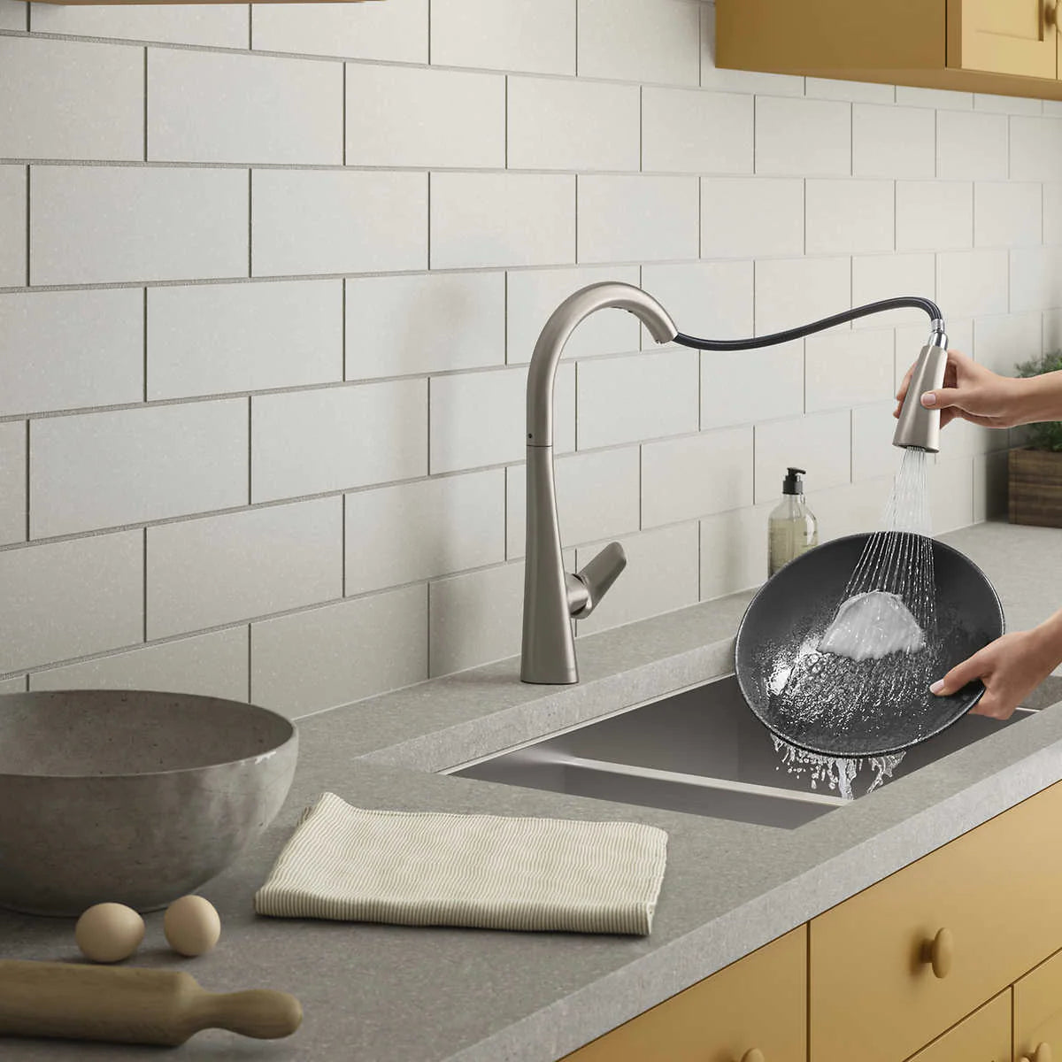 Kohler-robinet-cuisine-sans-contact-anessia-touchless-pull-down-kitchen-faucet-3